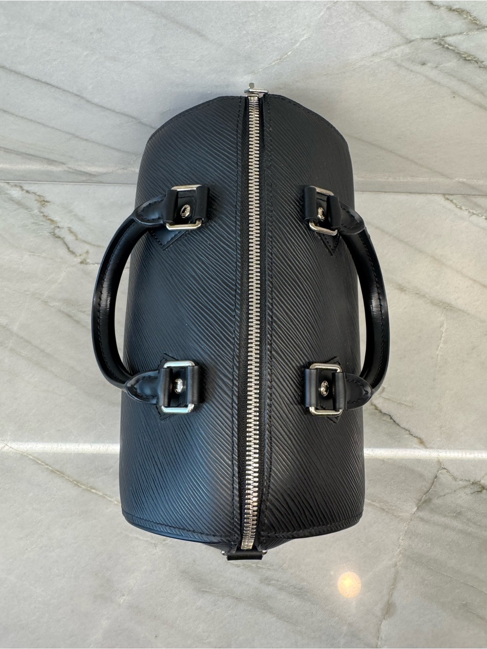 Louis Vuitton Speedy 25 Bandouliere in Epi Noir Leather - Picture 9 of 17